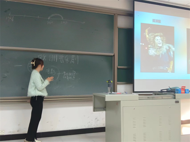 【通识课堂】探索双师授课,探寻内在哲理——《对平淡之下内在哲理的感悟》