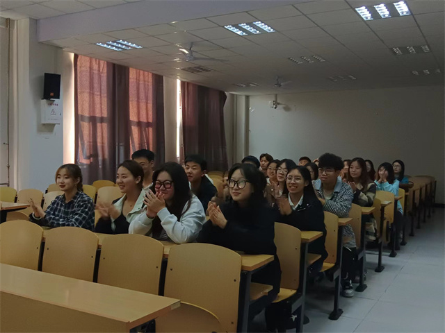 【通识课堂】探索双师授课,探寻内在哲理——《对平淡之下内在哲理的感悟》